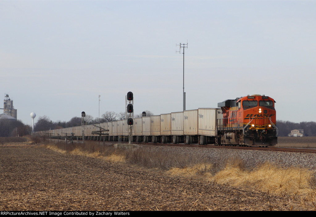 BNSF 5906